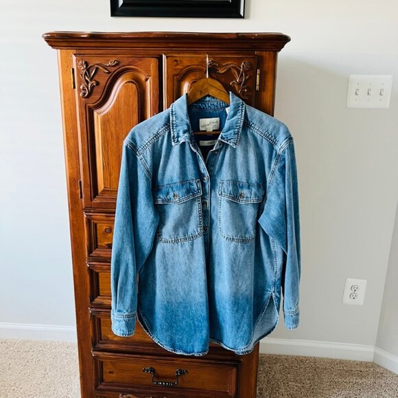 Universal Thread Oversized Denim Shirt, Size Large - Picture 1 of 3
